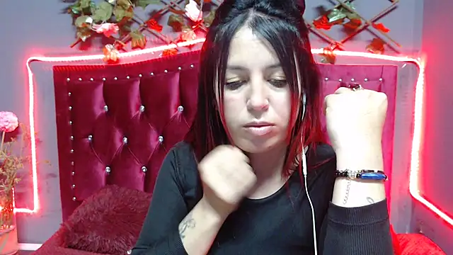 Snapshot of Melani_cute02 chatting on 02-09-25, 06:11 Melani cute02 online show from 02-09-25, 06:11