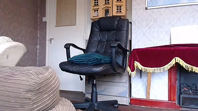 MrStraightDik online show from 11-04-25, 12:37