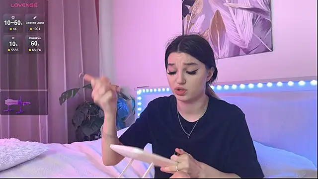 Veronica leal online show from 12-19-25, 10:11