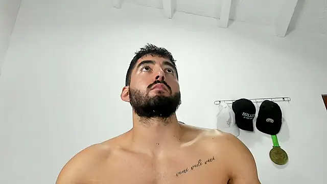 Snapshot of Joao_Batista_Oficial chatting on 12-18-25, 04:40 Joao Batista Oficial online show from 12-18-25, 04:40