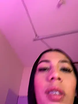 Snapshot of Lina10 chatting on 10-28-25, 10:34 Lina10 online show from 10-28-25, 10:34