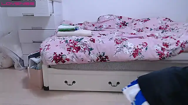 Snapshot of AMI___oO chatting on 01-04-25, 12:05 AMI oO online show from 01-04-25, 12:05