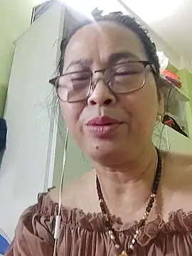 Snapshot of Hangem111 chatting on 04-06-26, 06:31 Hangem111 online show from 04-06-26, 06:31