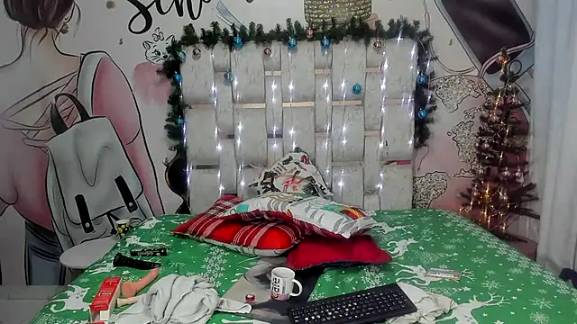EMMA SWEETT1 online show from 12-16-24, 03:54
