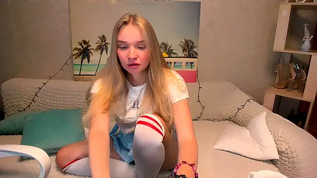 Snapshot of BoysLoveBlondee chatting on 12-18-24, 07:41 BoysLoveBlondee online show from 12-18-24, 07:41