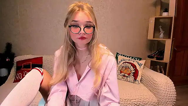 Snapshot of BoysLoveBlondee chatting on 01-15-25, 04:43 BoysLoveBlondee online show from 01-15-25, 04:43