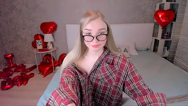 Snapshot of BoysLoveBlondee chatting on 02-19-25, 12:55 BoysLoveBlondee online show from 02-19-25, 12:55