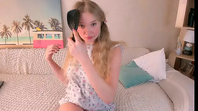 Snapshot of BoysLoveBlondee chatting on 03-10-25, 12:04 BoysLoveBlondee online show from 03-10-25, 12:04