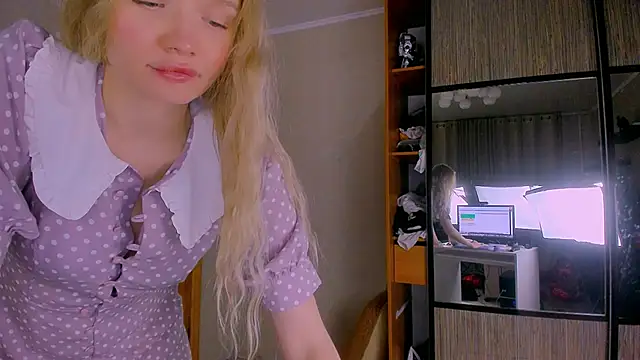 Snapshot of BoysLoveBlondee chatting on 03-20-25, 12:08 BoysLoveBlondee online show from 03-20-25, 12:08