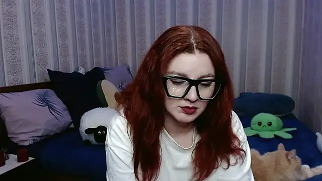 Snapshot of JulthHell chatting on 12-29-24, 12:20 JulthHell online show from 12-29-24, 12:20