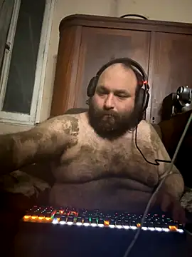 Snapshot of hairyhulk chatting on 10-17-25, 07:11 hairyhulk online show from 10-17-25, 07:11