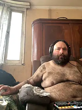 Snapshot of hairyhulk chatting on 10-19-25, 08:20 hairyhulk online show from 10-19-25, 08:20