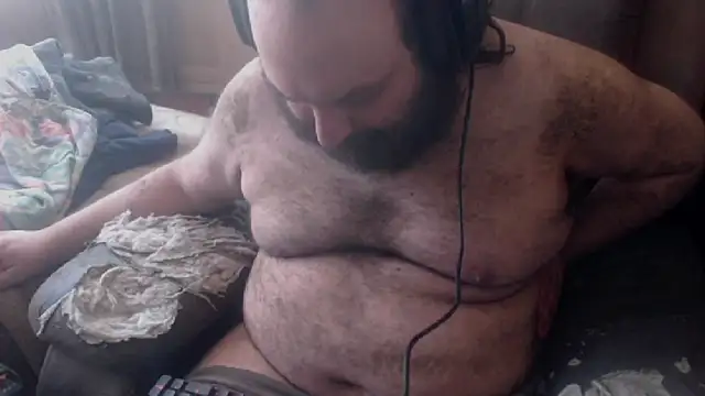 Snapshot of hairyhulk chatting on 11-30-25, 05:06 hairyhulk online show from 11-30-25, 05:06