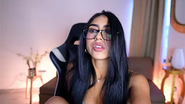 Sara albrecht online show from 12-30-24, 03:46