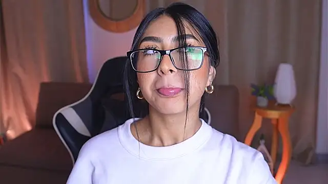 Sara albrecht online show from 01-21-25, 03:21