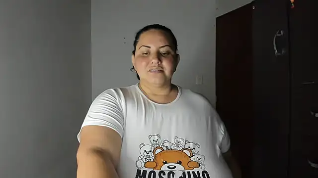 Snapshot of tetasgrandes_karol chatting on 03-03-25, 03:30 tetasgrandes karol online show from 03-03-25, 03:30