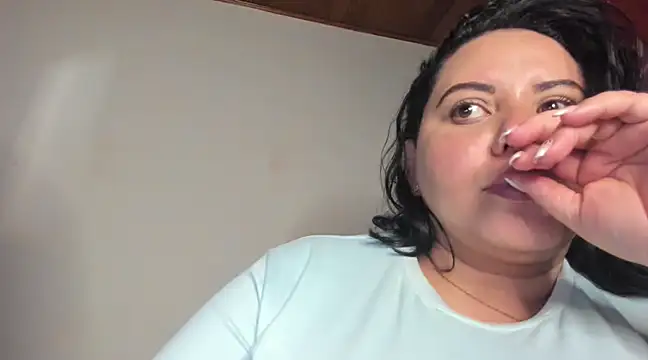 Snapshot of tetasgrandes_karol chatting on 03-23-25, 01:42 tetasgrandes karol online show from 03-23-25, 01:42