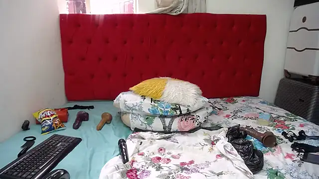 Snapshot of GaggingQueenxx chatting on 03-09-25, 10:30 GaggingQueenxx online show from 03-09-25, 10:30