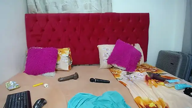 Snapshot of GaggingQueenxx chatting on 03-19-25, 06:55 GaggingQueenxx online show from 03-19-25, 06:55