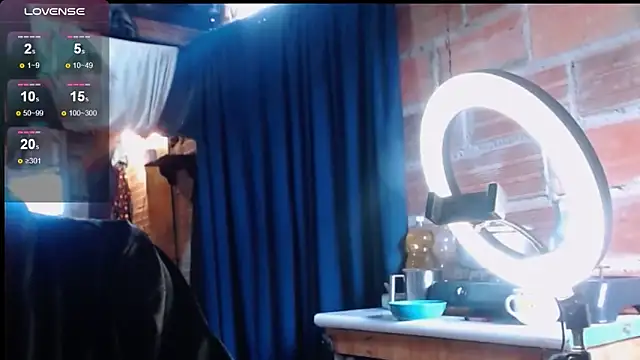 Snapshot of Alanagracia chatting on 11-06-25, 01:23 Alanagracia online show from 11-06-25, 01:23