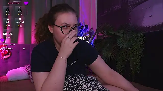 Mia  Peach online show from 12-08-24, 01:13