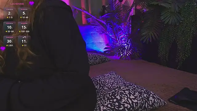 Mia  Peach online show from 12-11-24, 01:15