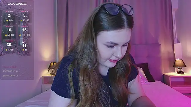 Mia  Peach online show from 01-07-25, 12:09