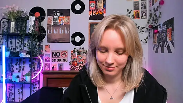 AliciaParkerf online show from 03-08-25, 12:00