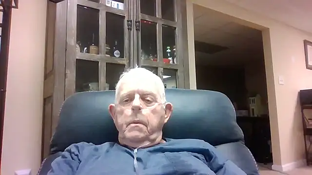 Snapshot of bootlegmanz chatting on 10-11-25, 10:08 bootlegmanz online show from 10-11-25, 10:08