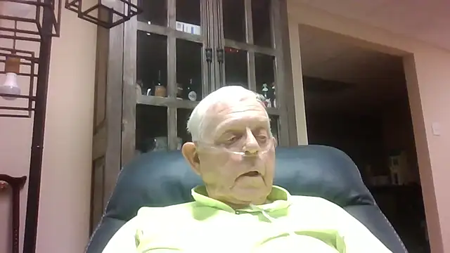 Snapshot of bootlegmanz chatting on 10-14-25, 04:52 bootlegmanz online show from 10-14-25, 04:52