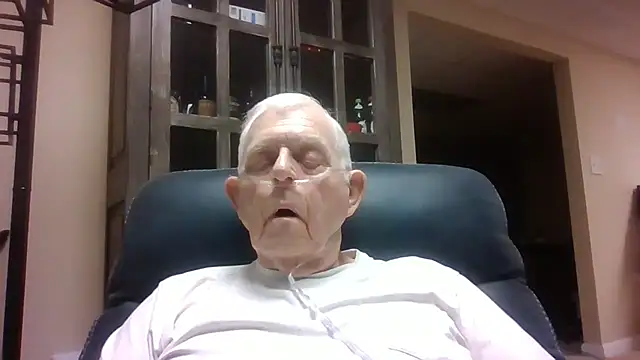 Snapshot of bootlegmanz chatting on 10-16-25, 05:58 bootlegmanz online show from 10-16-25, 05:58