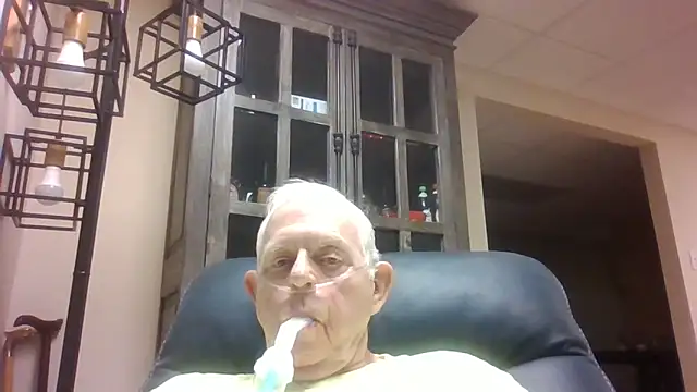 Snapshot of bootlegmanz chatting on 10-19-25, 04:51 bootlegmanz online show from 10-19-25, 04:51