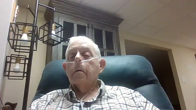 Snapshot of bootlegmanz chatting on 10-21-25, 03:02 bootlegmanz online show from 10-21-25, 03:02