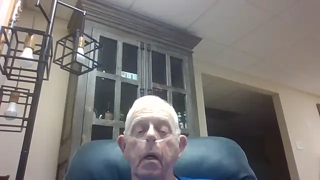 Snapshot of bootlegmanz chatting on 10-25-25, 08:36 bootlegmanz online show from 10-25-25, 08:36