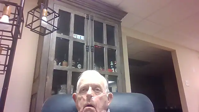 Snapshot of bootlegmanz chatting on 10-27-25, 01:48 bootlegmanz online show from 10-27-25, 01:48