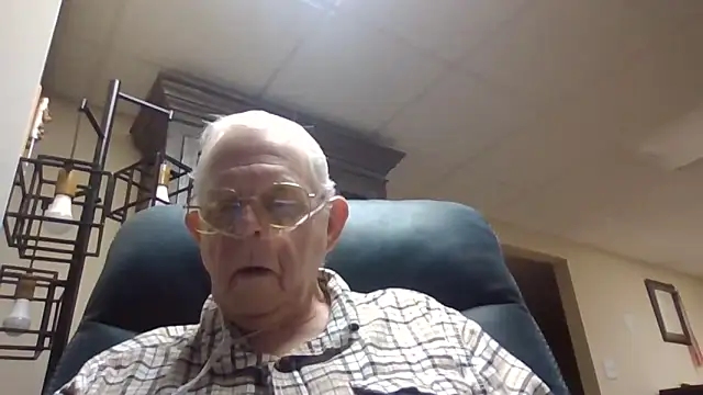 Snapshot of bootlegmanz chatting on 11-05-25, 04:40 bootlegmanz online show from 11-05-25, 04:40