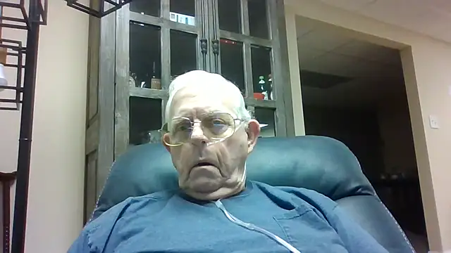 Snapshot of bootlegmanz chatting on 11-06-25, 01:01 bootlegmanz online show from 11-06-25, 01:01