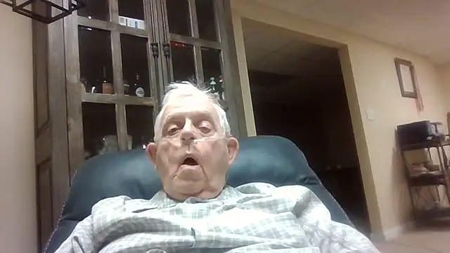 Snapshot of bootlegmanz chatting on 11-08-25, 11:36 bootlegmanz online show from 11-08-25, 11:36