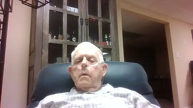 Snapshot of bootlegmanz chatting on 11-16-25, 01:33 bootlegmanz online show from 11-16-25, 01:33