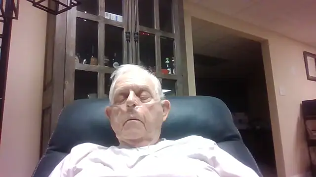 Snapshot of bootlegmanz chatting on 11-18-25, 02:54 bootlegmanz online show from 11-18-25, 02:54