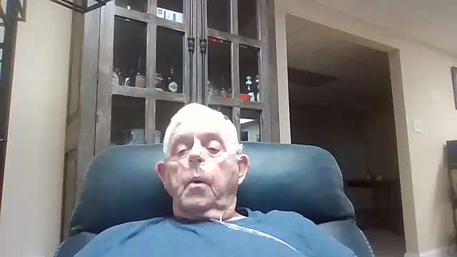 Snapshot of bootlegmanz chatting on 11-20-25, 04:29 bootlegmanz online show from 11-20-25, 04:29