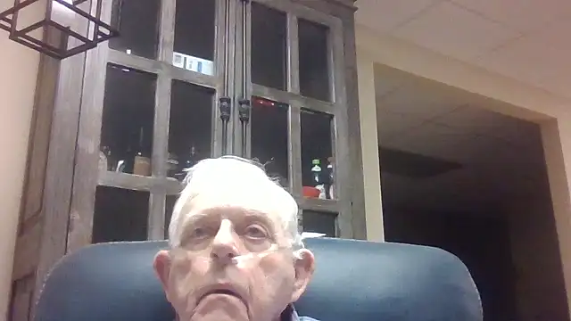 Snapshot of bootlegmanz chatting on 11-21-25, 02:27 bootlegmanz online show from 11-21-25, 02:27