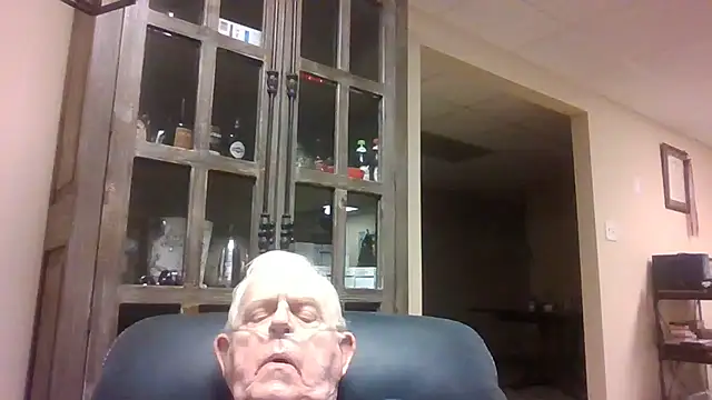 Snapshot of bootlegmanz chatting on 11-22-25, 06:40 bootlegmanz online show from 11-22-25, 06:40