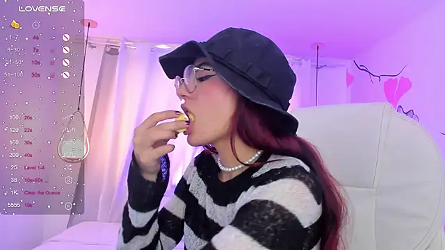 sophiecherry  online show from 12-07-24, 07:32