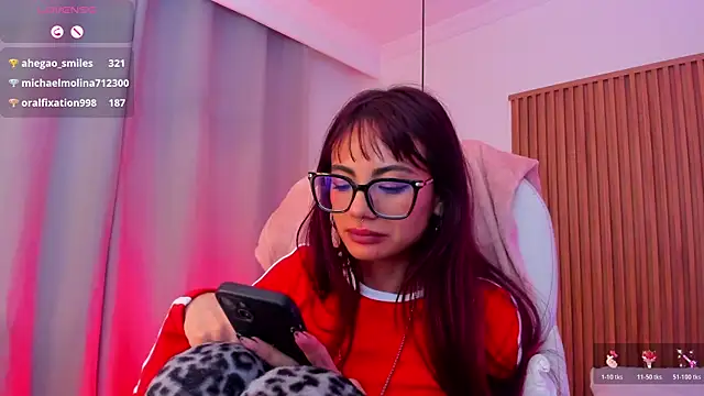 sophiecherry  online show from 11-08-25, 10:37