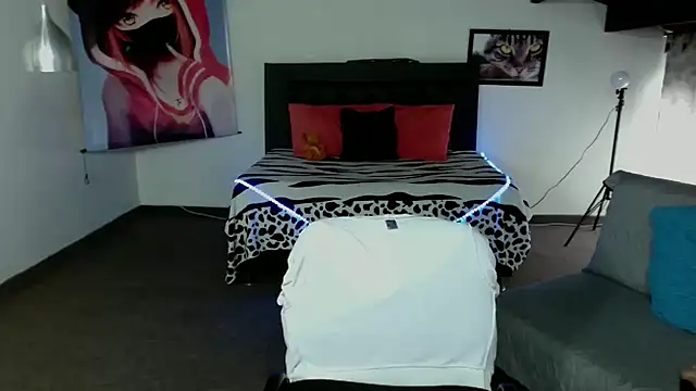 Kloe Deker online show from 01-27-25, 04:33