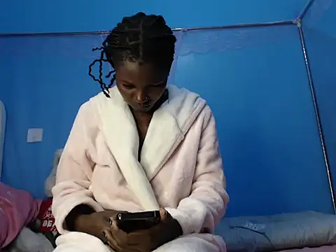 TrishaKalid online show from 10-12-25, 07:13