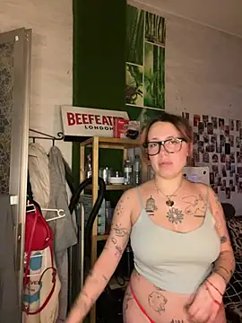 Snapshot of Hawitxui chatting on 03-11-26, 05:57 Hawitxui online show from 03-11-26, 05:57