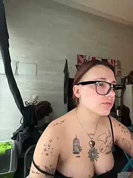 Snapshot of Hawitxui chatting on 03-12-26, 07:36 Hawitxui online show from 03-12-26, 07:36