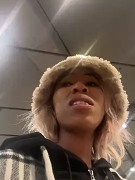 Snapshot of Dime-__ chatting on 11-18-25, 04:11 Dime- online show from 11-18-25, 04:11